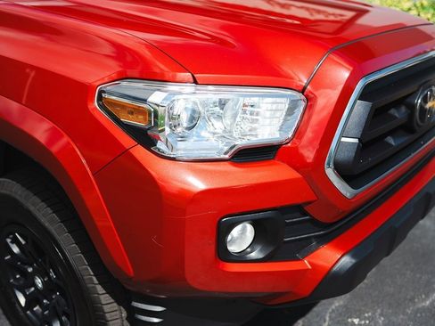 Used 2020 Toyota Tacoma SR5 image 3