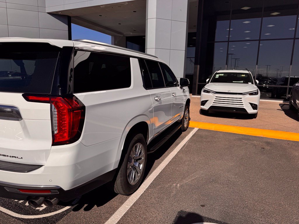 Used 2021 GMC Yukon XL Denali AWD/4WD image 4