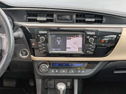 Used 2016 Toyota Corolla LE w/ Driver Convenience Package FWD image 17