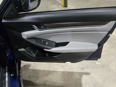 Used 2018 Honda Accord Touring image 34