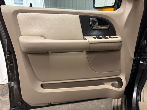 Used 2005 Ford Expedition Eddie Bauer image 16