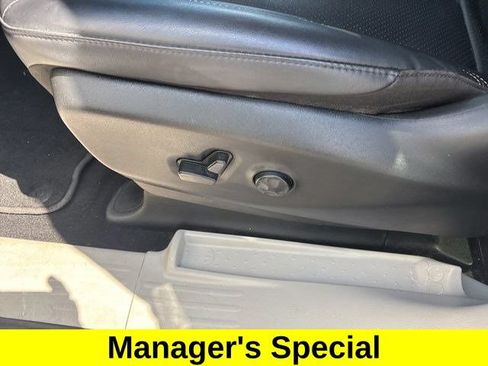 Used 2024 Chrysler Pacifica Touring-L FWD image 12