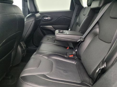 Used 2020 Jeep Cherokee Limited image 18