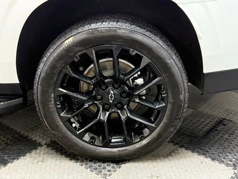 Used 2025 Chevrolet Suburban High Country w/ Sun And Tow Package image 15