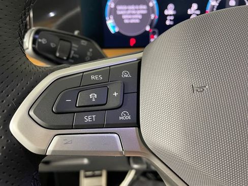 New 2026 Volkswagen Tiguan SEL R-Line AWD/4WD image 7