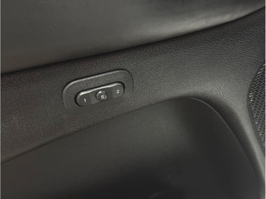 Used 2016 Dodge Durango R/T w/ Blacktop Package RWD image 13