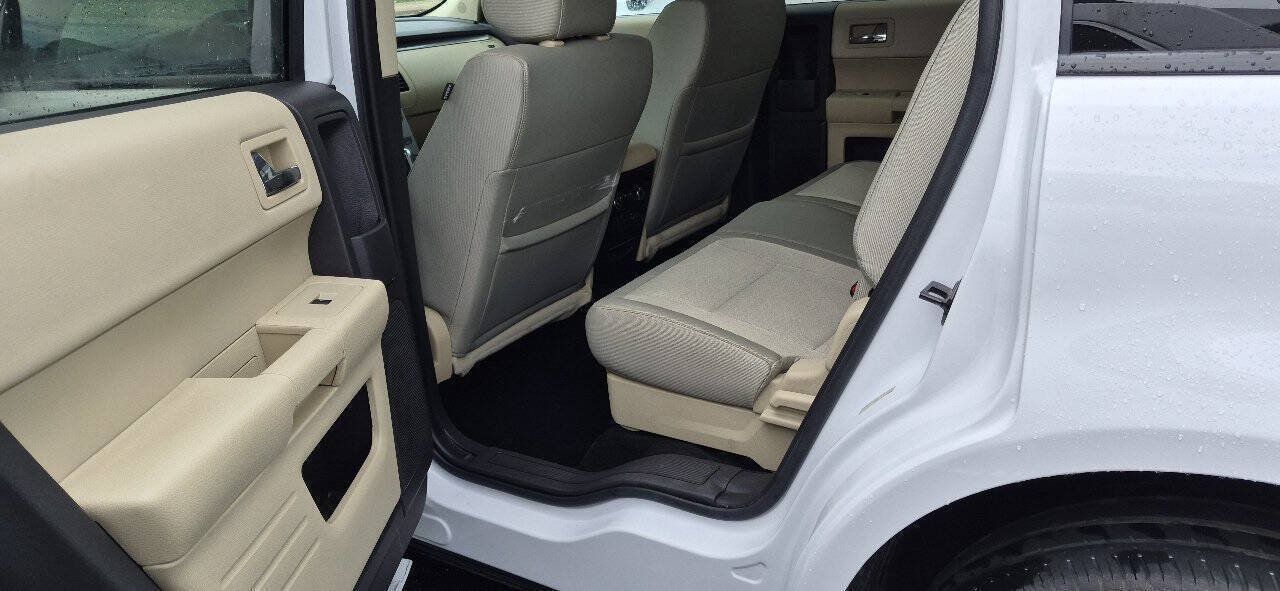 Used 2018 Ford Flex SE FWD image 24