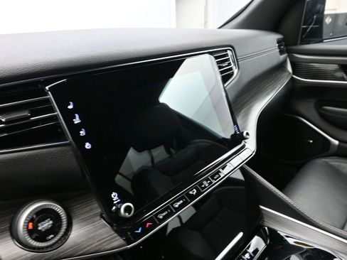 Used 2024 Jeep Wagoneer L Series II w/ Flexible Seating Group image 15