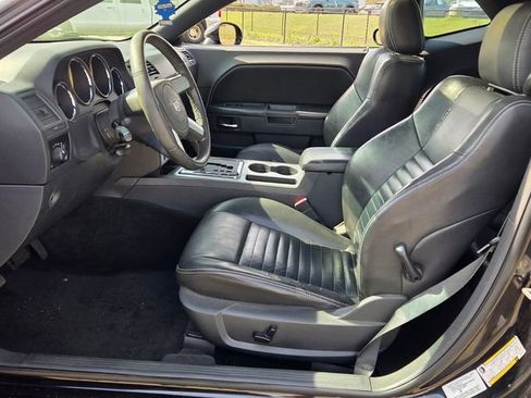 Used 2010 Dodge Challenger SE image 5