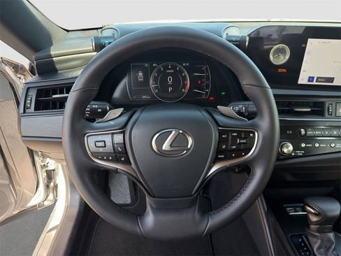 Used 2024 Lexus ES 350 w/ Accessory Package (Z2) image 10