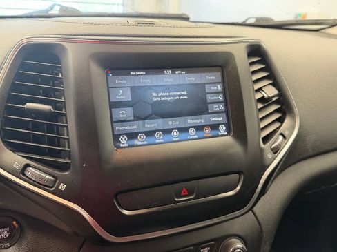 Used 2019 Jeep Cherokee Latitude Plus w/ Cold Weather Group AWD/4WD image 26