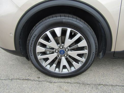 Used 2020 Ford Escape Titanium w/ Titanium Premium Package 2.0 AWD/4WD image 9