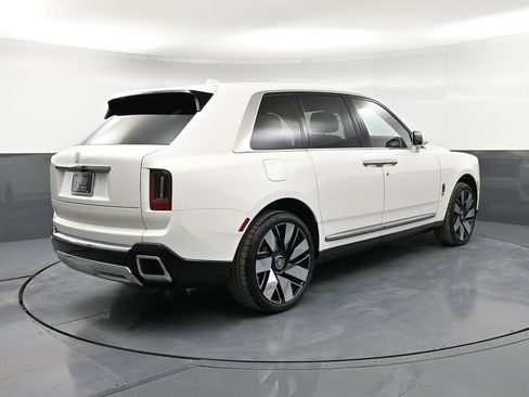 New 2026 Rolls-Royce Cullinan image 8