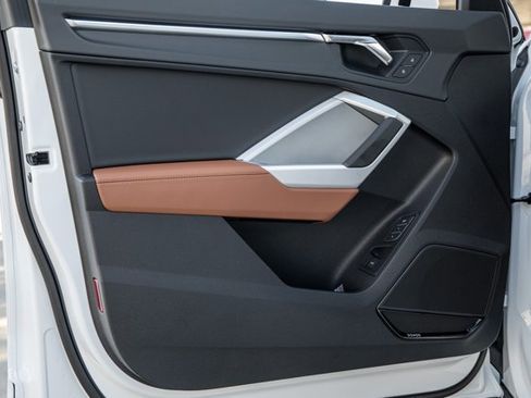 Used 2025 Audi Q3 2.0T Premium Plus w/ Premium Plus Package image 18