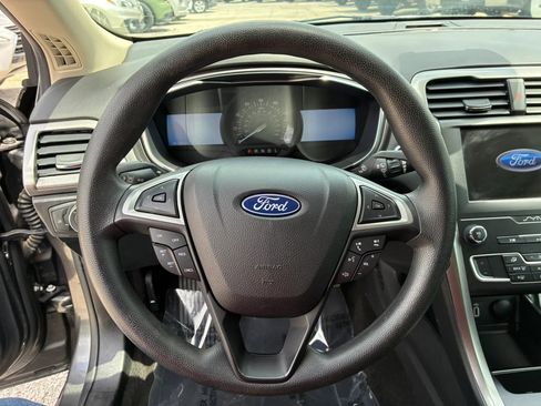 Used 2020 Ford Fusion SE FWD image 14