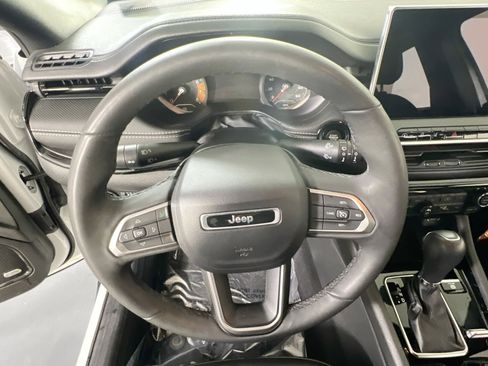 Used 2023 Jeep Compass Latitude w/ Sun and Sound Group AWD/4WD image 10