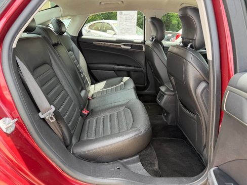 Used 2014 Ford Fusion SE w/ Equipment Group 202A FWD image 11