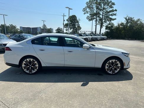 Certified 2025 BMW 530i w/ Premium Package image 6