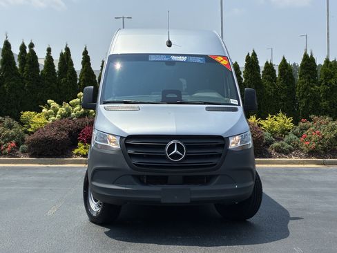 Used 2025 Mercedes-Benz Sprinter 2500 image 5