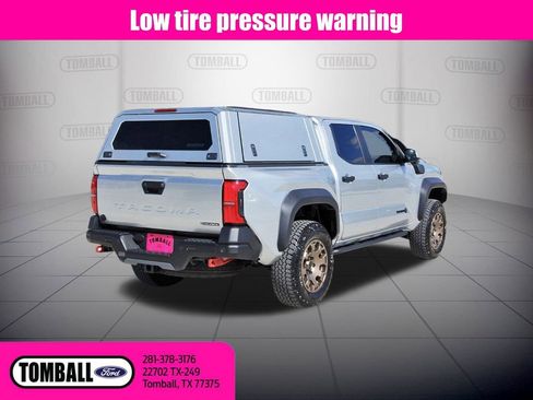 Used 2025 Toyota Tacoma Trailhunter image 7