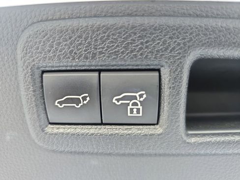 Used 2024 Toyota Venza Limited image 14