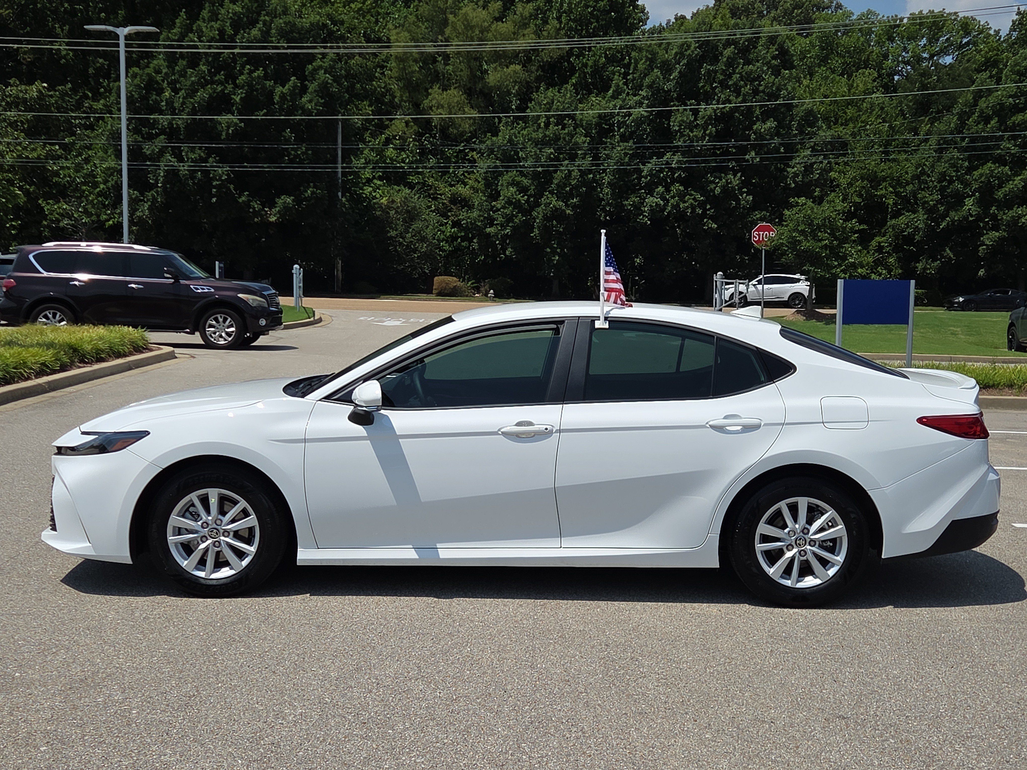 Used 2025 Toyota Camry LE FWD image 6