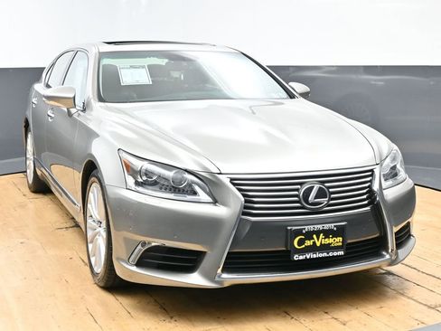 Used 2017 Lexus LS 460 AWD image 4