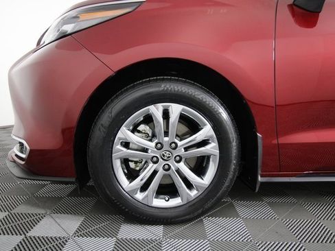 Used 2024 Toyota Sienna Platinum image 10