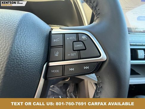 Used 2024 Toyota Highlander XLE AWD/4WD image 19