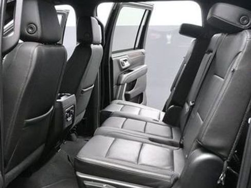 Used 2021 Chevrolet Suburban LT w/ Luxury Package image 17