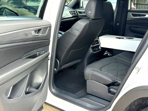 New 2026 Volkswagen Atlas Cross Sport SE FWD image 17