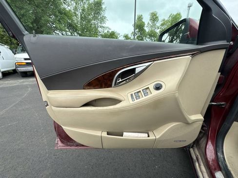 Used 2010 Buick LaCrosse CXS image 22