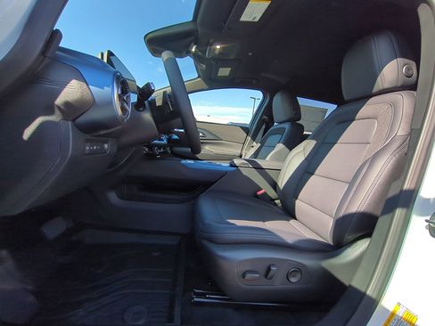 New 2026 Chevrolet Equinox EV LT image 17