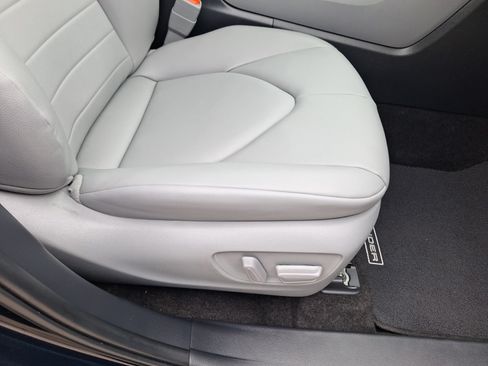 Used 2025 Toyota Highlander XLE AWD/4WD image 36
