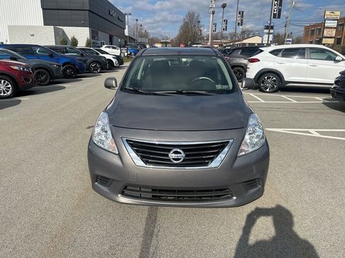 Used 2014 Nissan Versa SV image 2