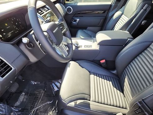 Certified 2025 Land Rover Discovery S image 16