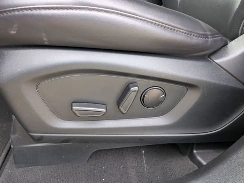 Used 2023 Ford Explorer XLT w/ Equipment Group 202A image 8