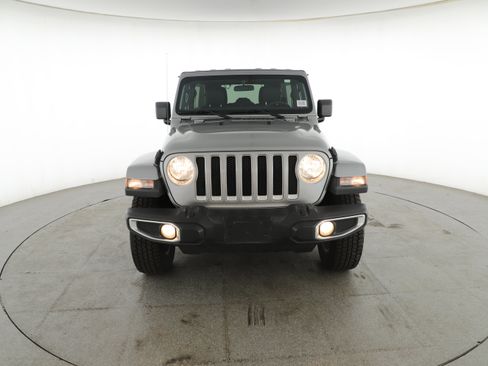 Used 2018 Jeep Wrangler Unlimited Sahara image 3