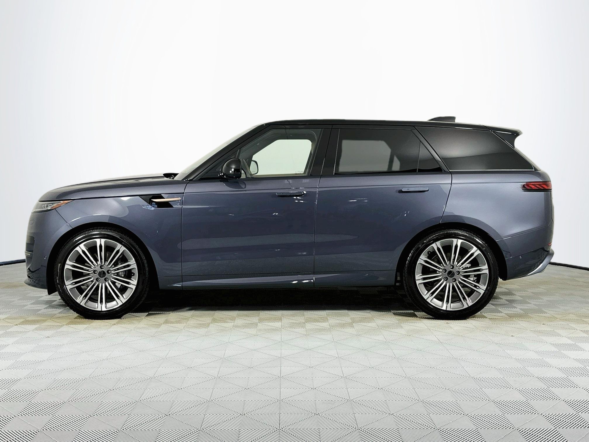New 2027 Land Rover Range Rover Sport Dynamic SE AWD/4WD image 8