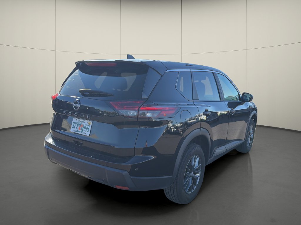 Used 2024 Nissan Rogue S FWD image 3