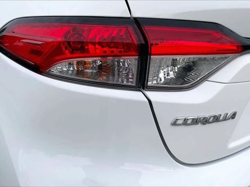 Used 2025 Toyota Corolla LE FWD image 28
