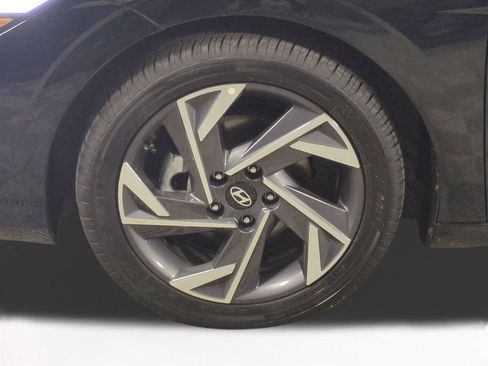Used 2025 Hyundai Elantra SEL FWD image 11