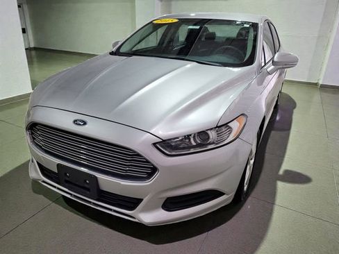 Used 2015 Ford Fusion SE image 12