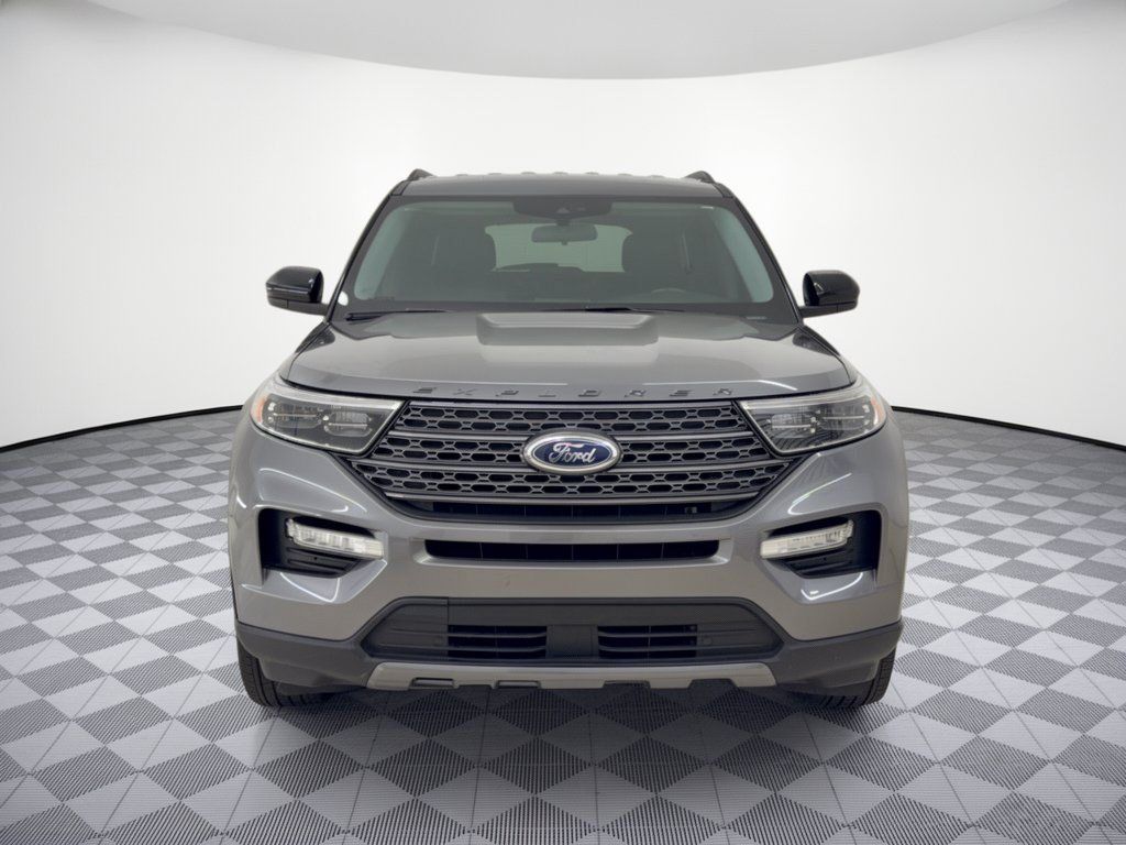 Used 2023 Ford Explorer XLT w/ Equipment Group 202A AWD/4WD image 6