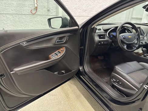 Used 2014 Chevrolet Impala LT w/ Convenience Package image 14