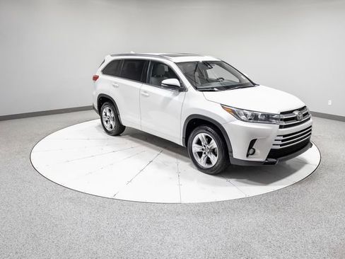 Used 2017 Toyota Highlander Limited FWD image 33