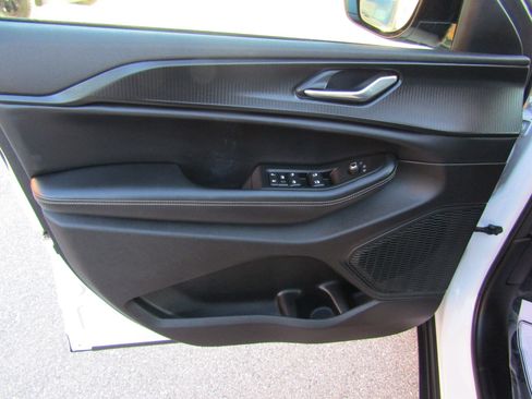 Used 2024 Jeep Grand Cherokee Altitude AWD/4WD image 20