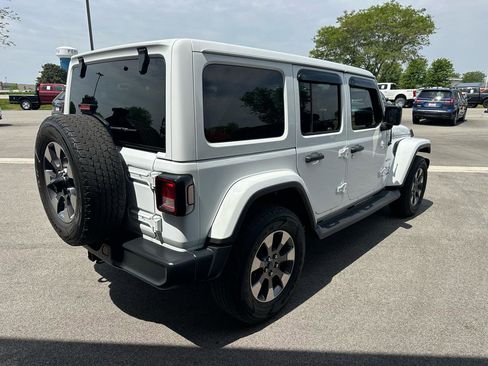 Used 2018 Jeep Wrangler Unlimited Sahara AWD/4WD image 7