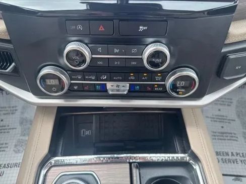 Used 2024 Ford Expedition Limited AWD/4WD image 28
