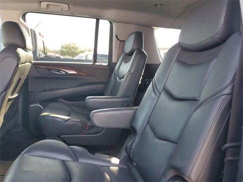 Used 2017 Cadillac Escalade ESV 4WD image 16
